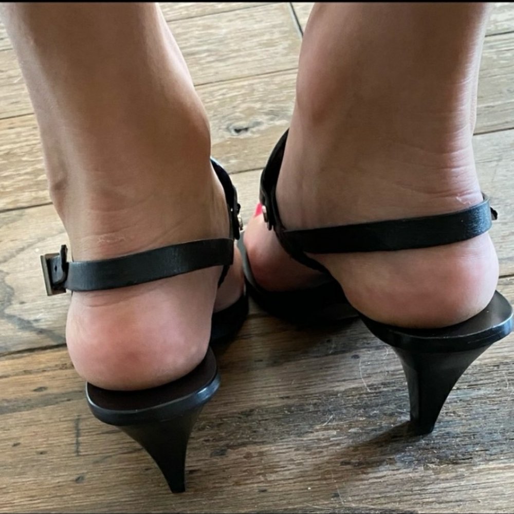 Tory Burch Holly 2 Black Leather Silver Emblem Slingback Heels Sandals Size 7 - Picture 4 of 12